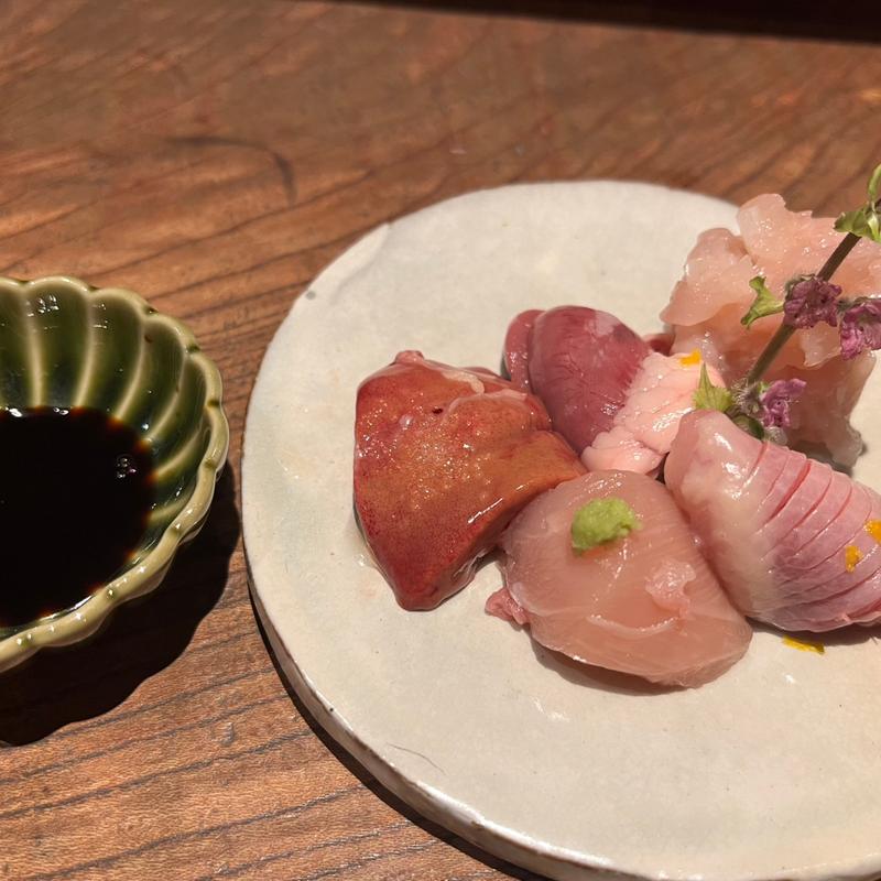 鳥刺し5種盛り(とり央)