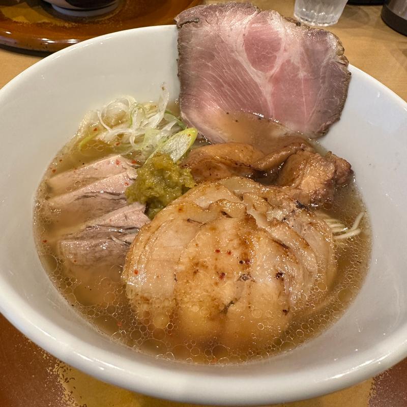 柚子塩ラーメンﾁｬｰｼｭｰﾄｯﾋﾟﾝｸﾞ(麺処てしお セイラタウン本店)