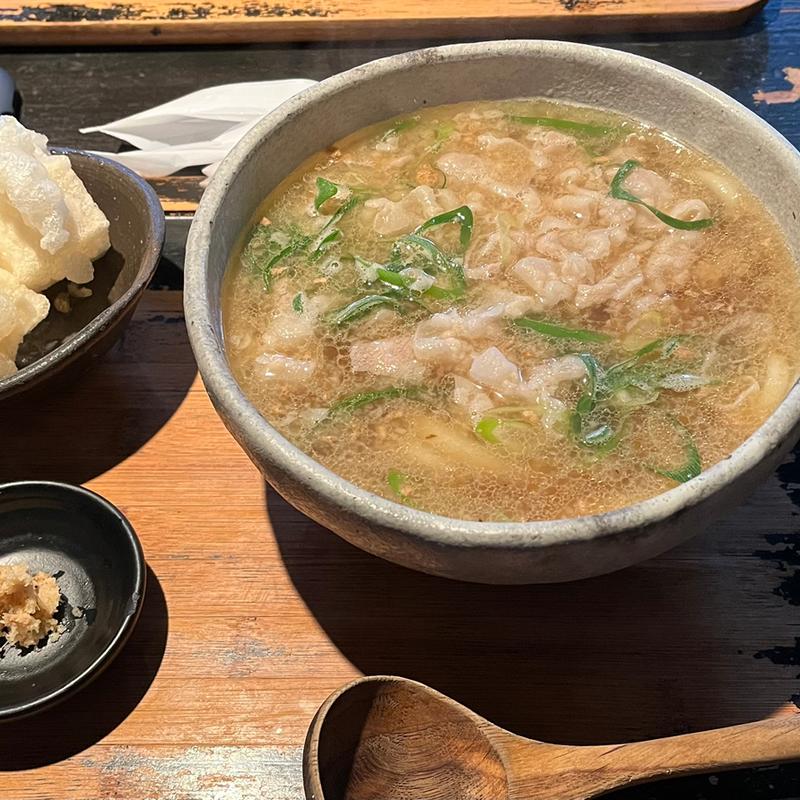 香味油の豚うどん(揚げ餅トッピング)(山元麺蔵 （やまもとめんぞう）)