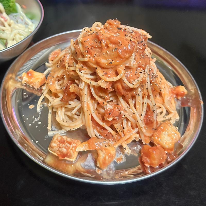 シーフードトマトソースパスタ+サラダ(ベルクス 東墨田店)