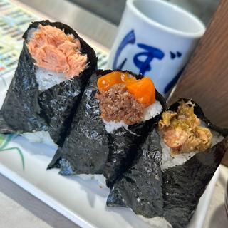 しゃけ+卵黄肉そぼろ+ペペロンチーノ(おにぎり ぼんご 大塚本店)
