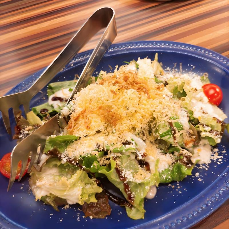 チーズたっぷりシーザーサラダ(原価ビストロチーズプラス 高槻)