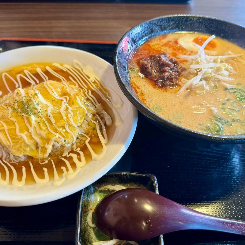 坦々麺とオムチャーハンセット(とんこう )