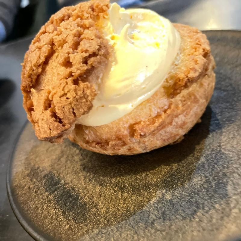 名古屋コーチンの黄金シュークリーム(ヌンクヌスク)