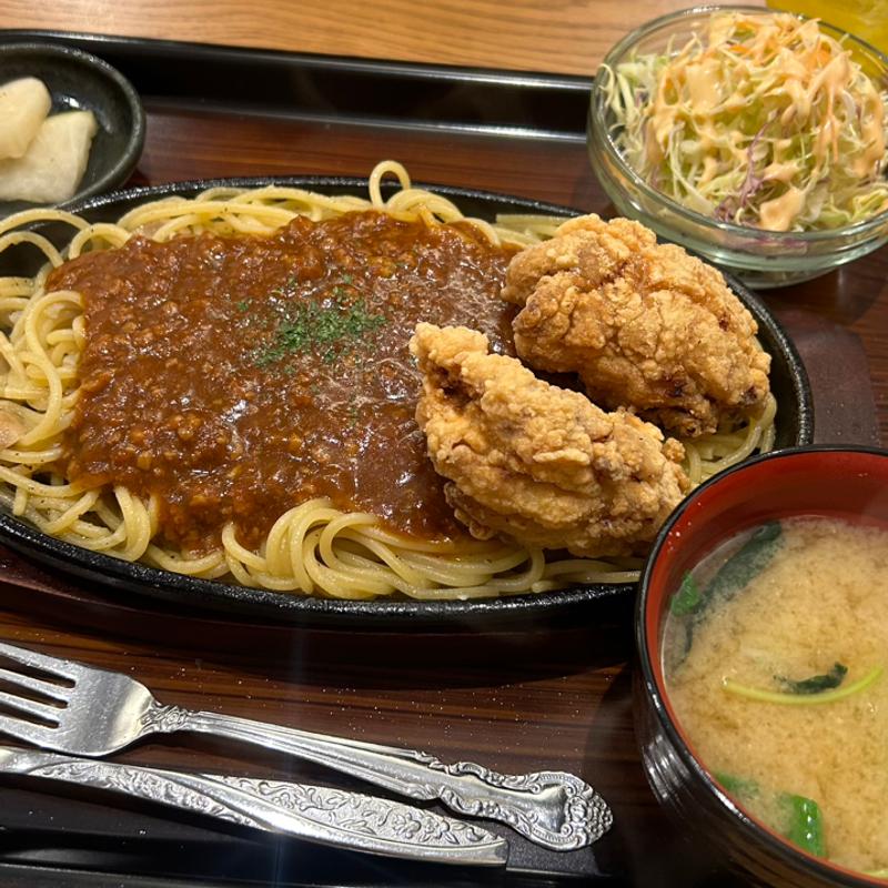 鉄板ミートソース唐揚げ(こみや食堂)