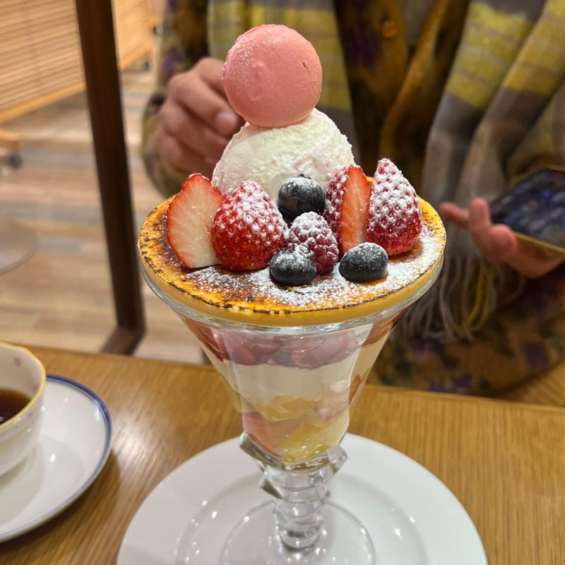 ブリュレパフェ(ビッグパフェ)(パティスリーヒラノ )