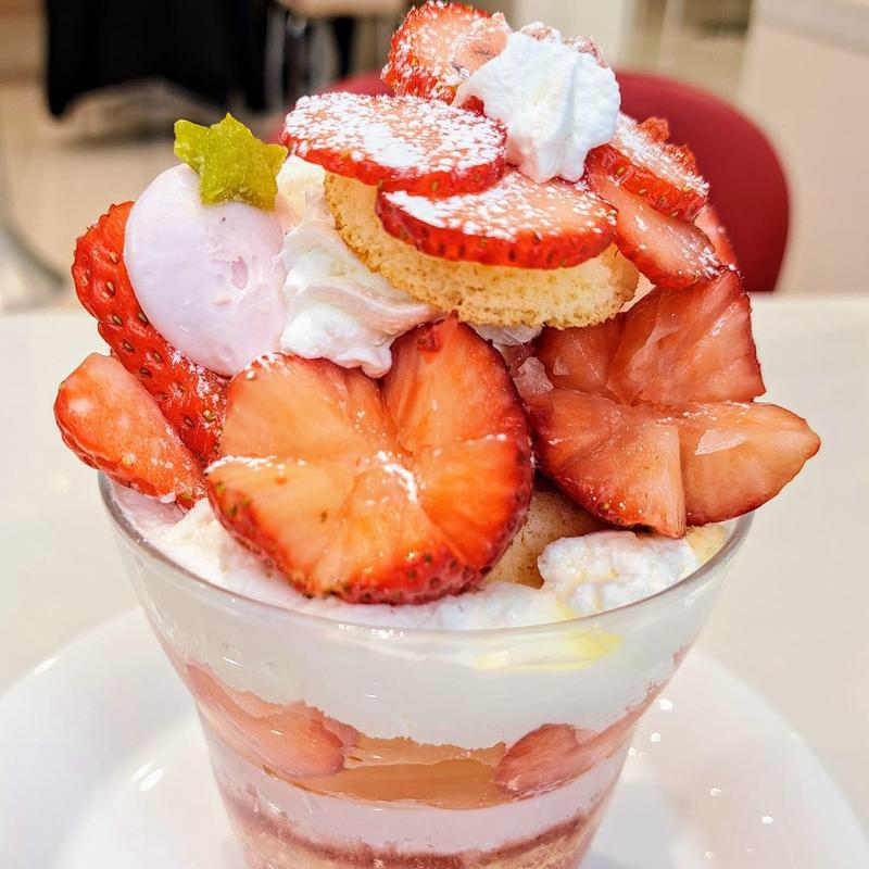 シーズナルトライフル苺(タカノフルーツパーラー パフェリオ本店)