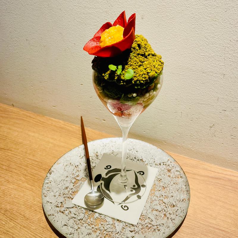 落ち椿(夜パフェ専門店モモブクロ)