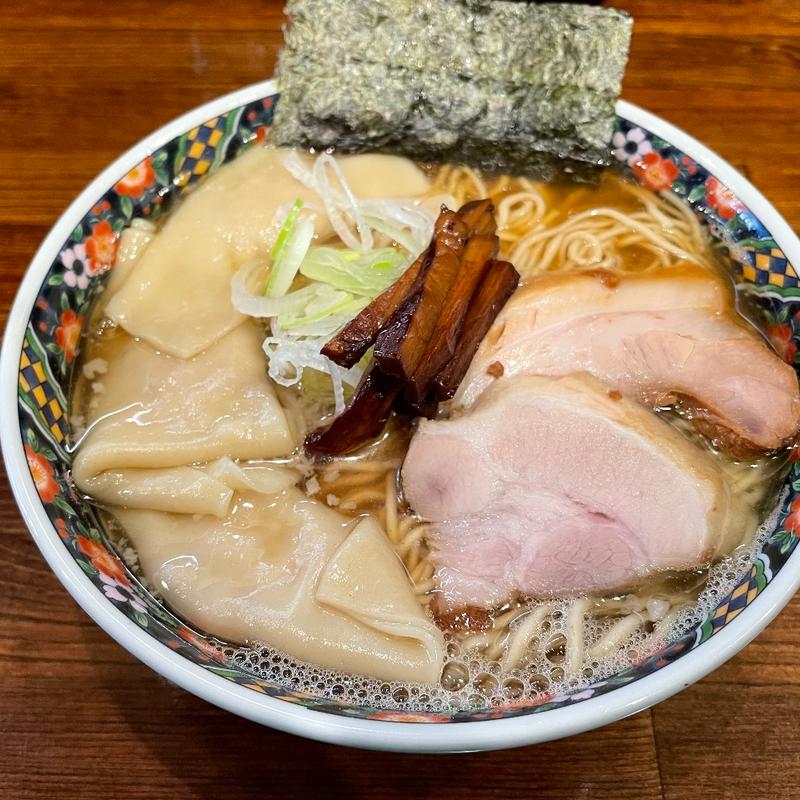 奈つやのもちもち雲呑中華そば(奈つやの中華そば)