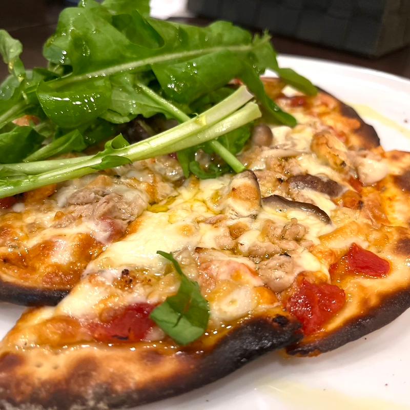 キノコとチキンのピッツァ(ビストロ グルナッシュ （B'stro Grenache）)