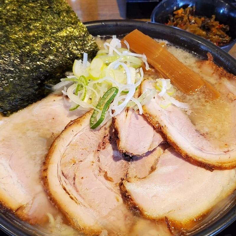 背脂塩チャーシュー麺(らーめん まる井)