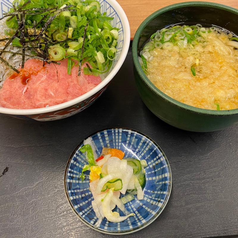 まぐろとしらすの3色丼　ミニうどんセット(おべんとうのヒライ 久山店)