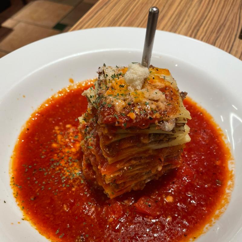 ガーリックと完熟トマトソースのラザニア(Quattro Napoli)