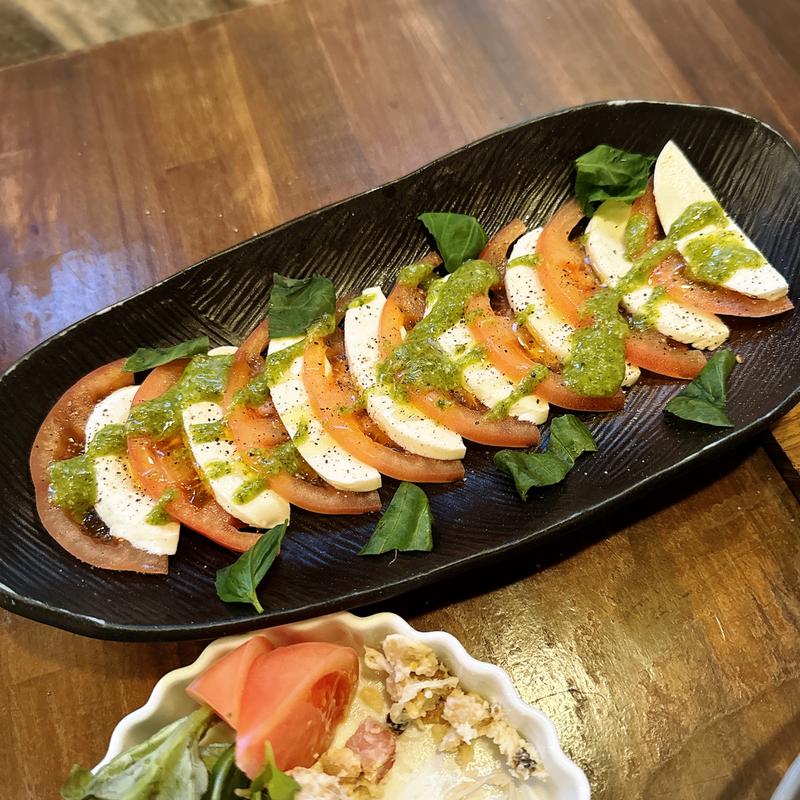 トマトとモッツァレラのカプレーゼ(魚介バル いかり屋kitchen)