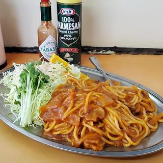 スパゲティナポリタン サラダ付き(美うら食堂)
