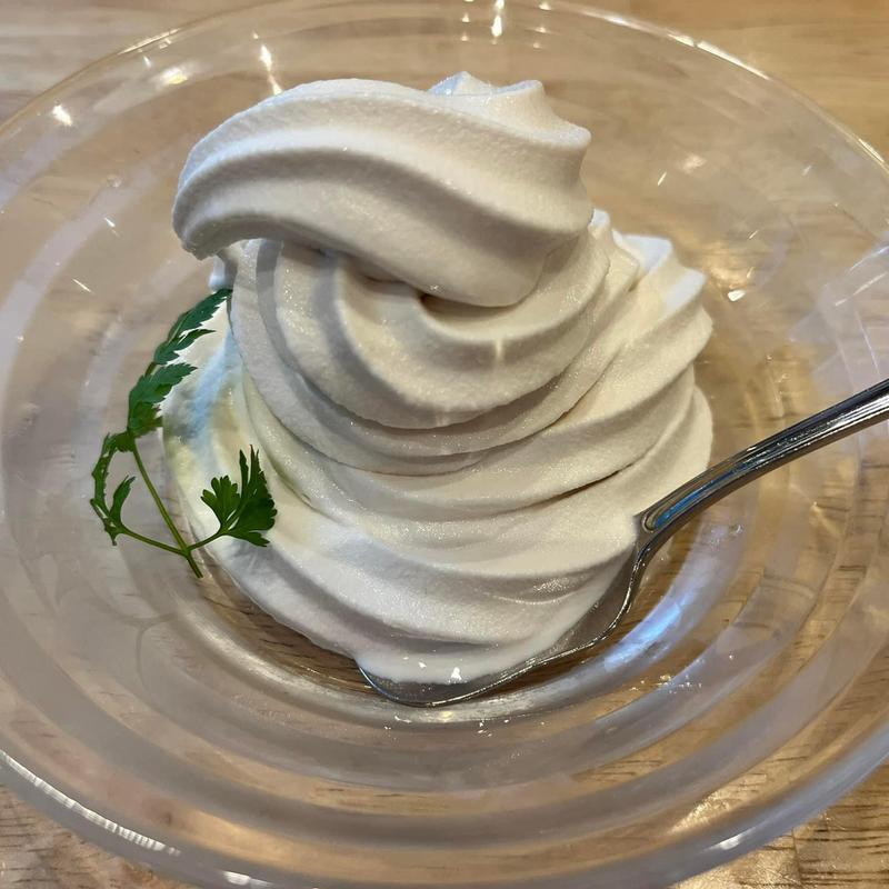 アーモンドミルクソフトクリーム(KOMEDA is □ 東銀座店)