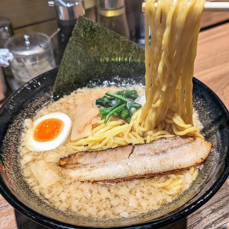 背脂醤油とんこつらーめん(北海道らーめん 楓 横浜西口店)