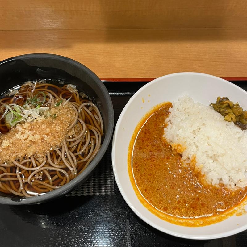 半よもだカレー半たぬきそば(よもだそば 新宿西口２号店)