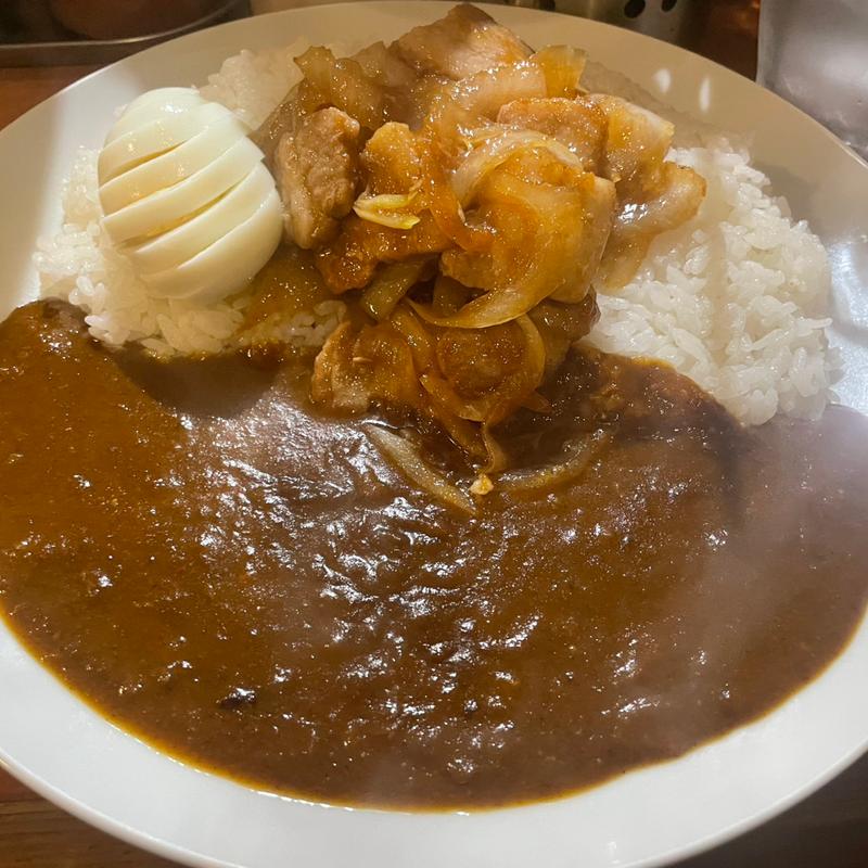 B級しょうが焼きカレー＋ゆで卵(26号くるりんカレー)