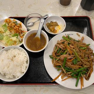 豚肉ニンニク芽炒め(新世界上海料理)
