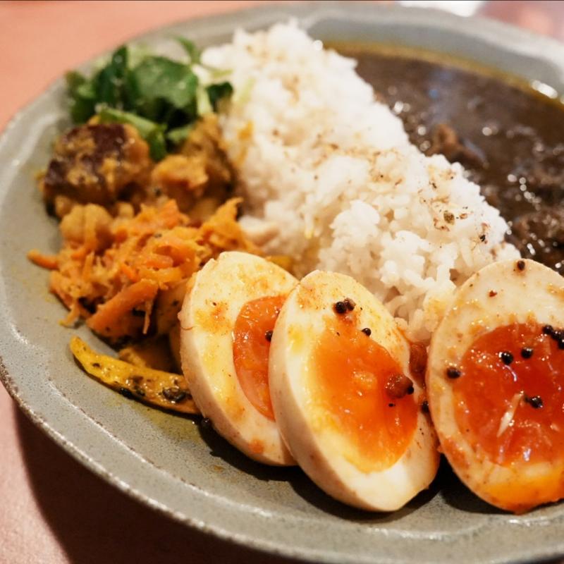 花椒を効かせた黒胡麻キーマカレー(グラフィカリー中目黒)