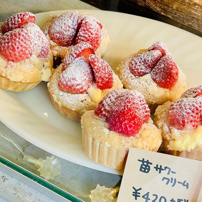 苺サワークリームマフィン(カフェ ポロン（Pollon）)