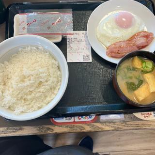 ベーコンエッグ定食大盛り(なか卯 甲府国母店 )