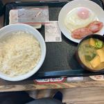 ベーコンエッグ定食大盛り