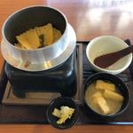 竹の子の釜飯（漬物・味噌汁付き）