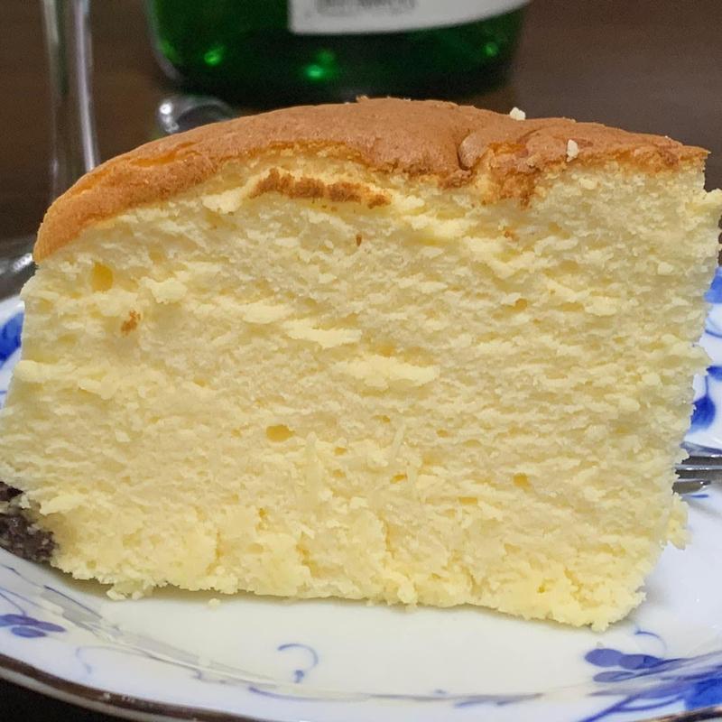 チーズケーキ(りくろーおじさんの店なんば本店)