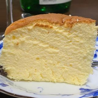 焼きたてチーズケーキ6号(りくろーおじさんの店なんば本店)