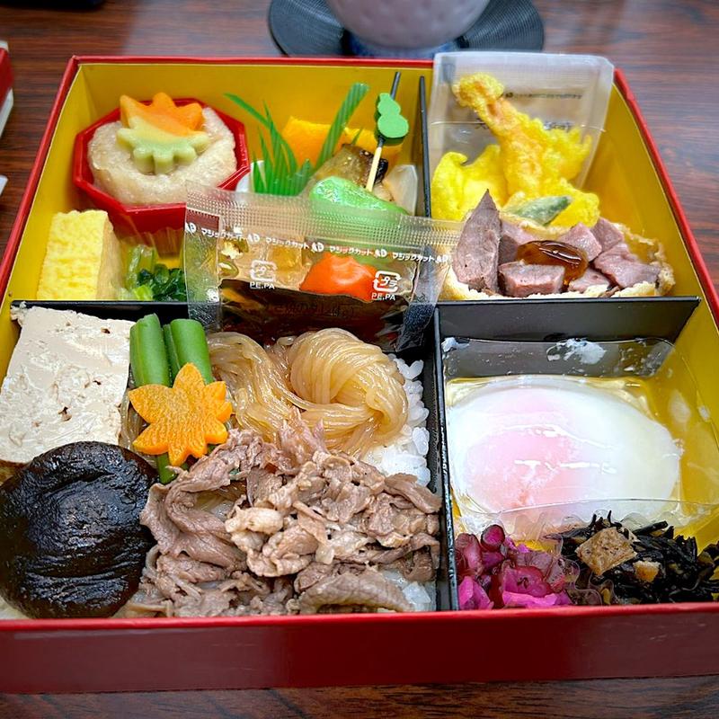 黒毛和牛すき焼き丼の幕ノ内弁当(かえで)(人形町今半フーズプラント)