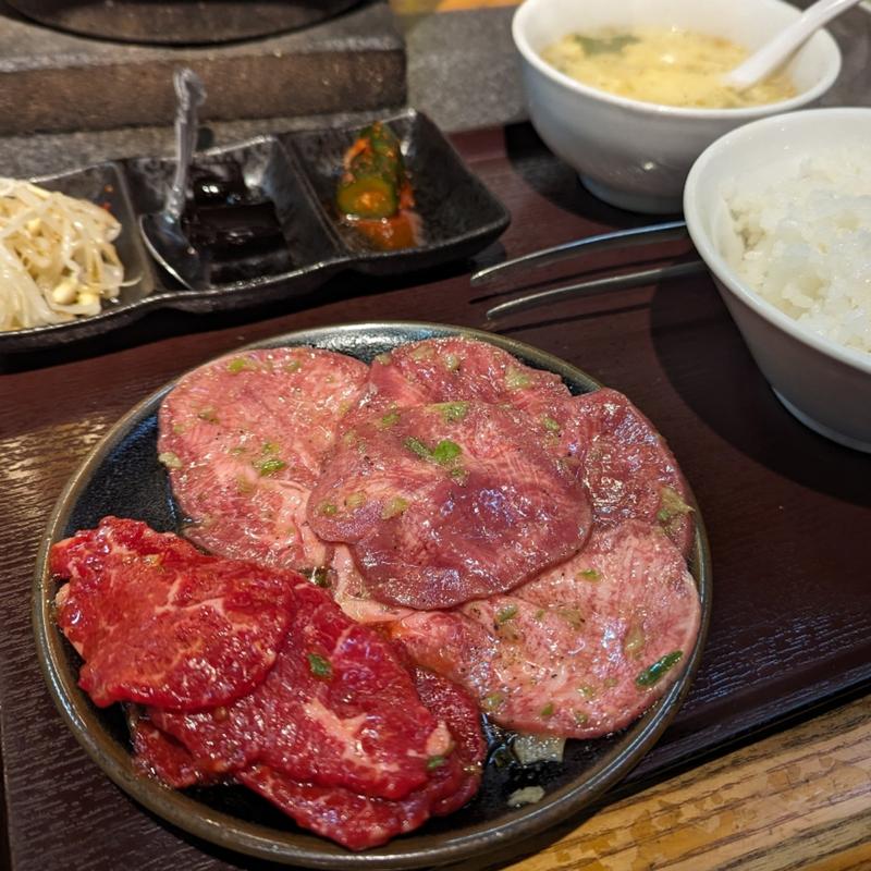 タン塩・芯ロース定食(炭火焼肉 萬大)