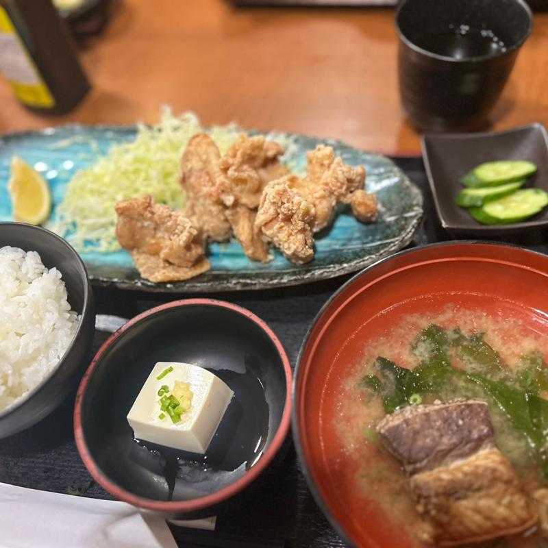 鶏の唐揚げ定食(海産物居酒屋 さくら水産 九段靖国通り店)