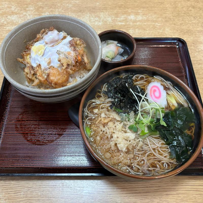 かき揚げ丼定食(手打ちそば泉八)