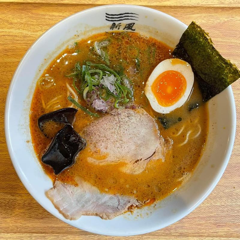 旨辛豚骨魚介ラーメン(那のかど)