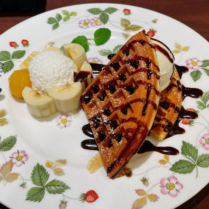 マロンとバナナのチョコレートワッフル(カフェ 英國屋 大阪ステーションシティ サウスゲートビル店)