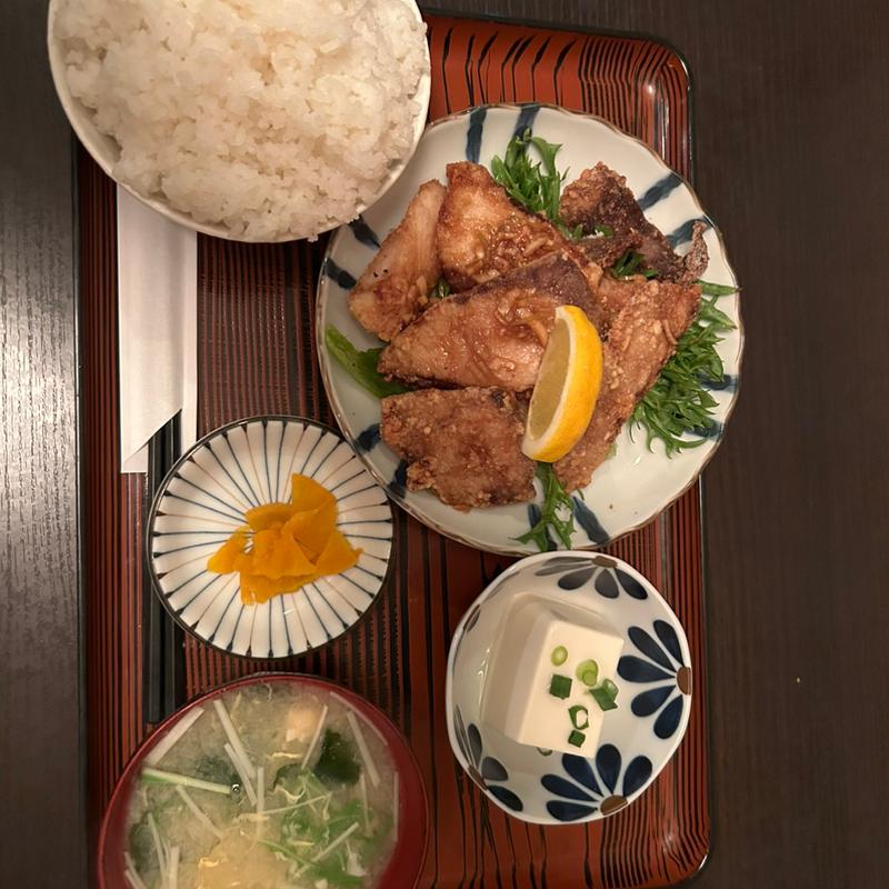 ぶりの唐揚げ定食(定食 くい亭)