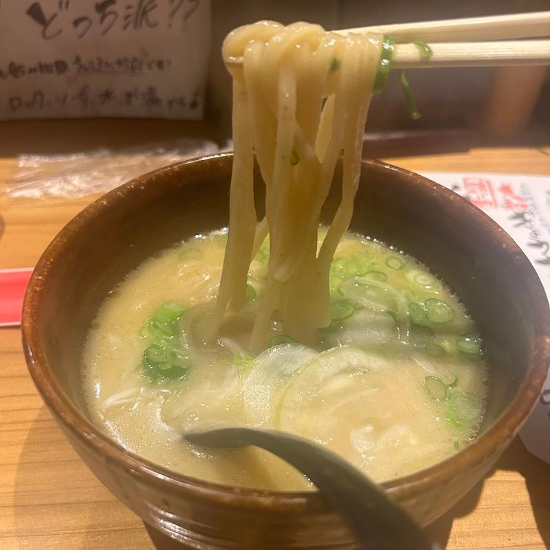 黒麻油香る極太白湯ラーメン(テバス 東生駒店)