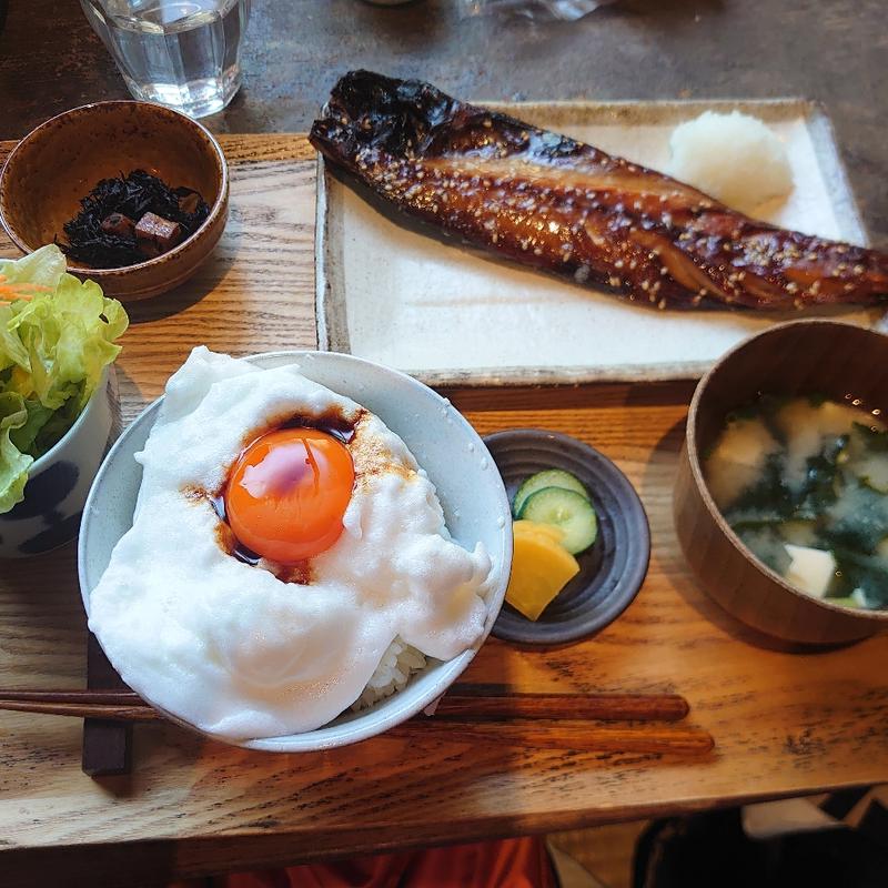 鯖みりん たまごかけごはん(カフェ ヨリドコロ)