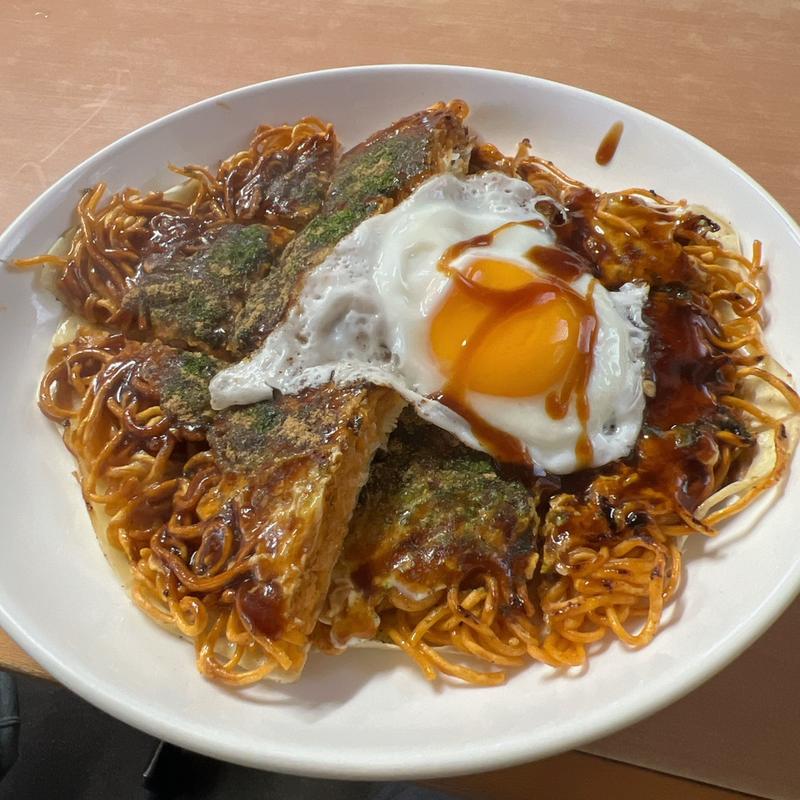 焼きそば(目玉焼き)(お好み焼き 三栄)