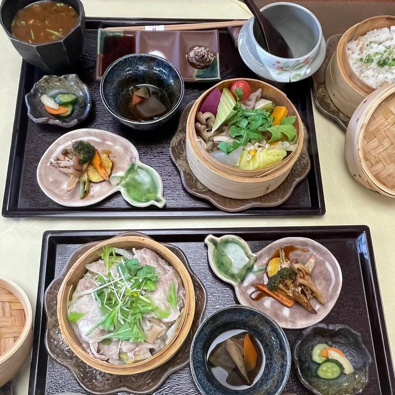 香り豚の2段せいろ蒸し膳(茶房レストラン春夏秋冬)