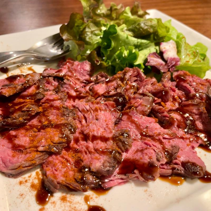 牛サガリのタリアータ風(ロティサリーチキンとワイン飲み放題Hamachan55 浜松町)