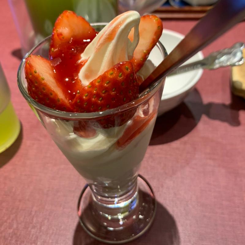 春いちごミニパフェ(丸源ラーメン　相模原清新店)