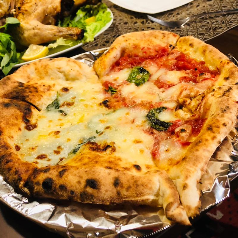 ハート型の窯焼きピッツァ(ピッツェリア イル ティンバッロ)