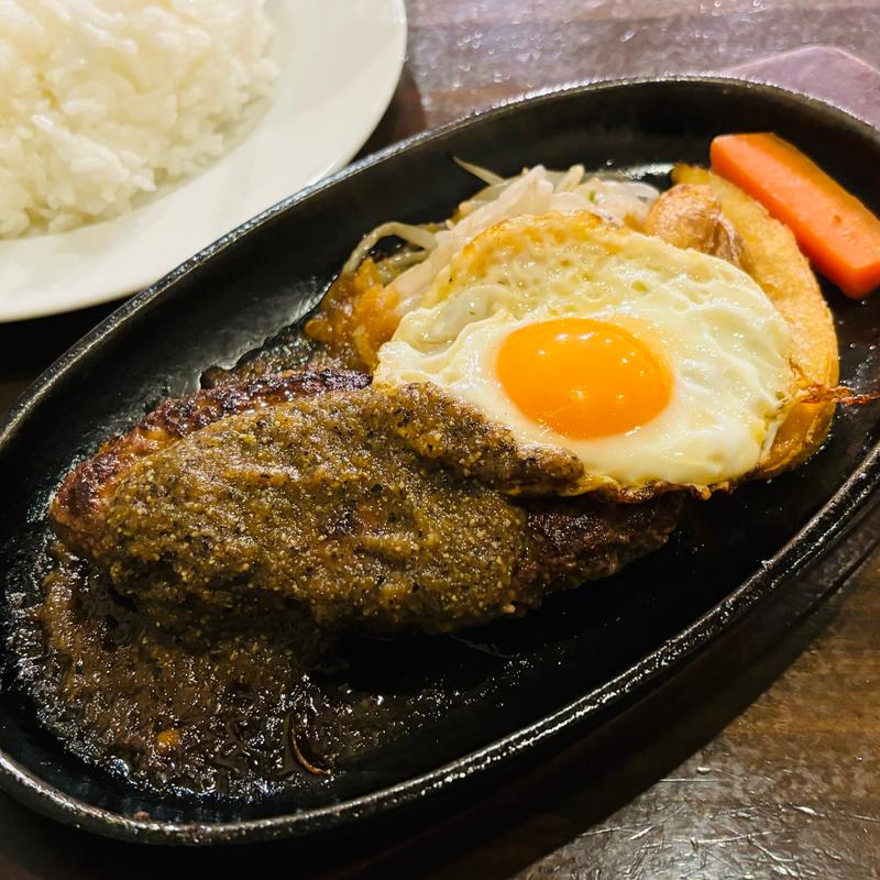 ハンバーグ（ペッパー）+目玉焼き(牛舎)