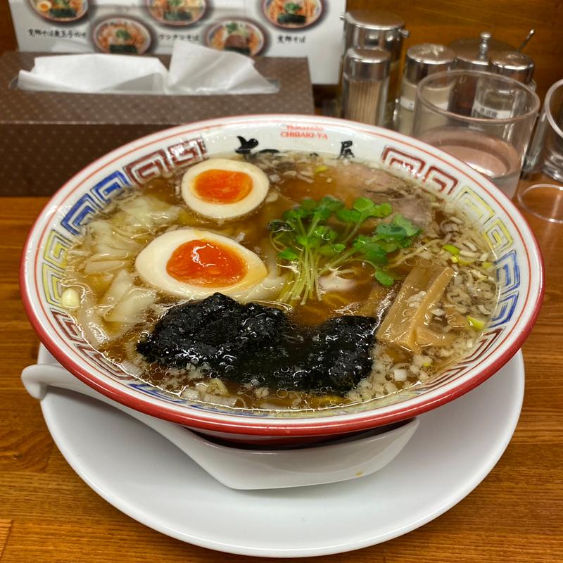 ワンタンそば(醤油)煮玉子のせ(支那そば ちばき屋)