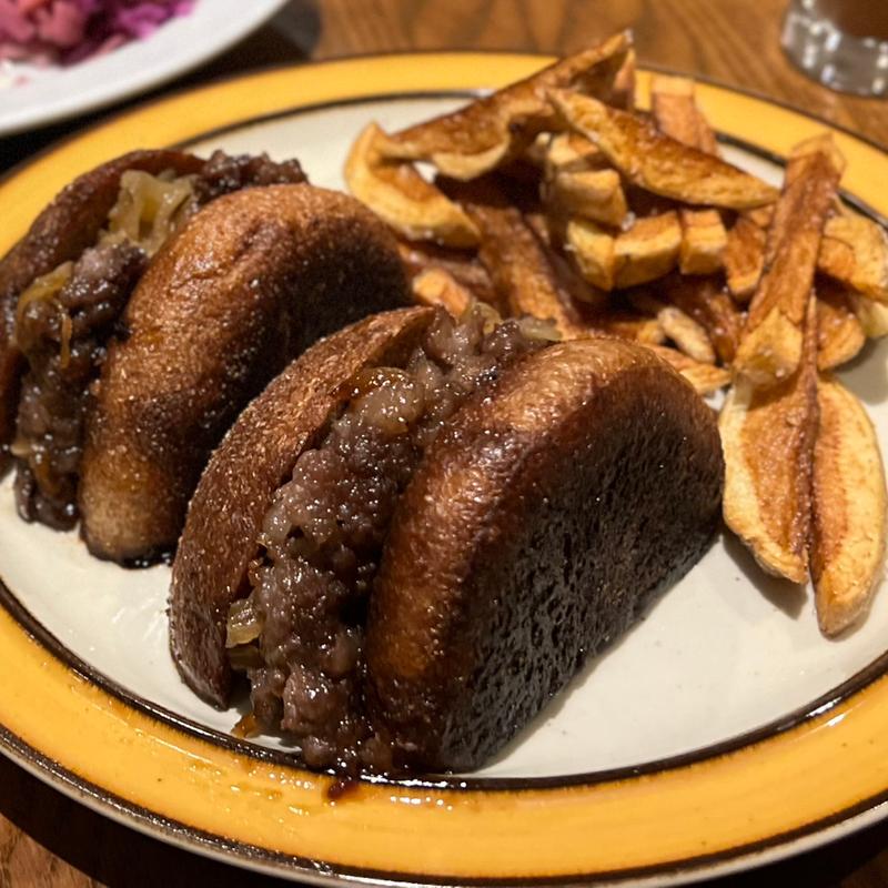 切ったハンバーガー(Hawaiian BBQ HULICHIKI ハワイアンバーベキューフリチキ)