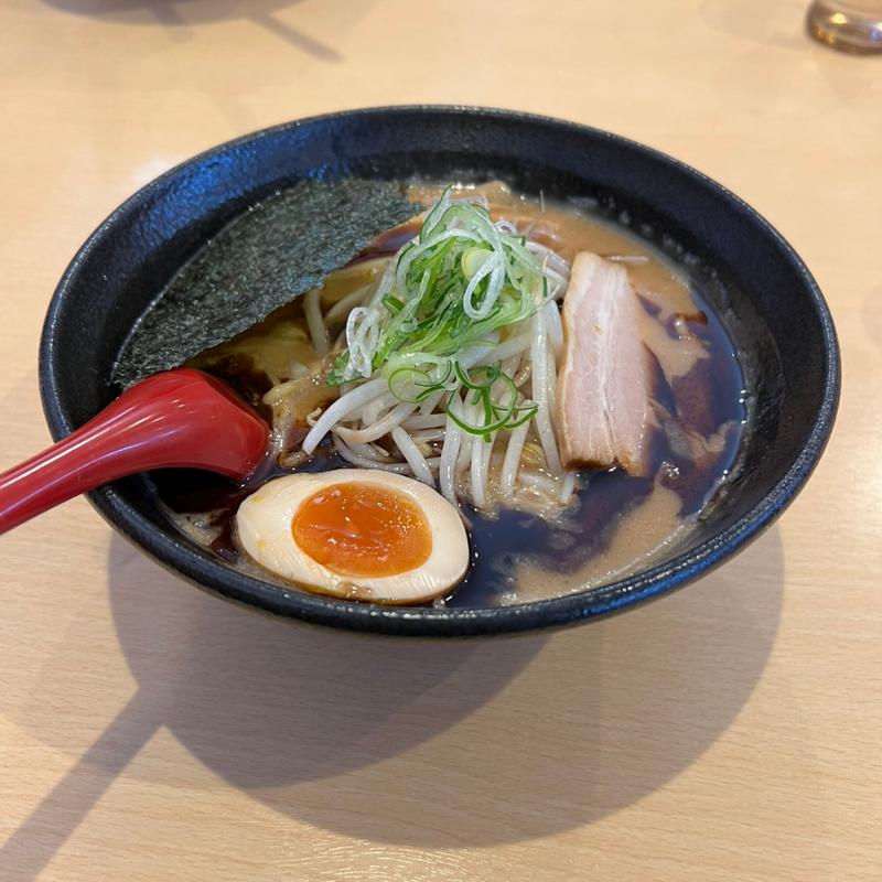 豚骨醤油ブラック(千成ラーメン)