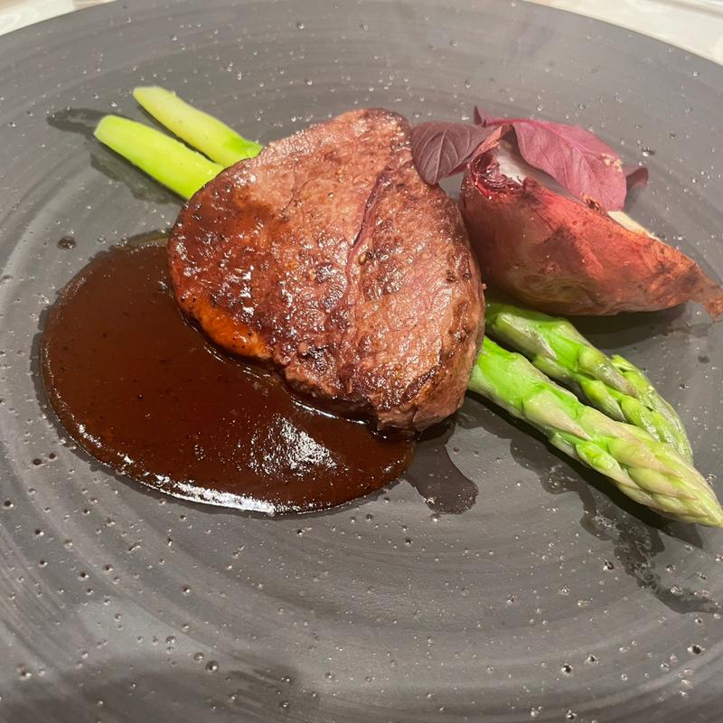 オーストラリア産牛テンダーロイン トリュフソース ローストシャロット グリーンアスパラガス(ヒルトン東京 )